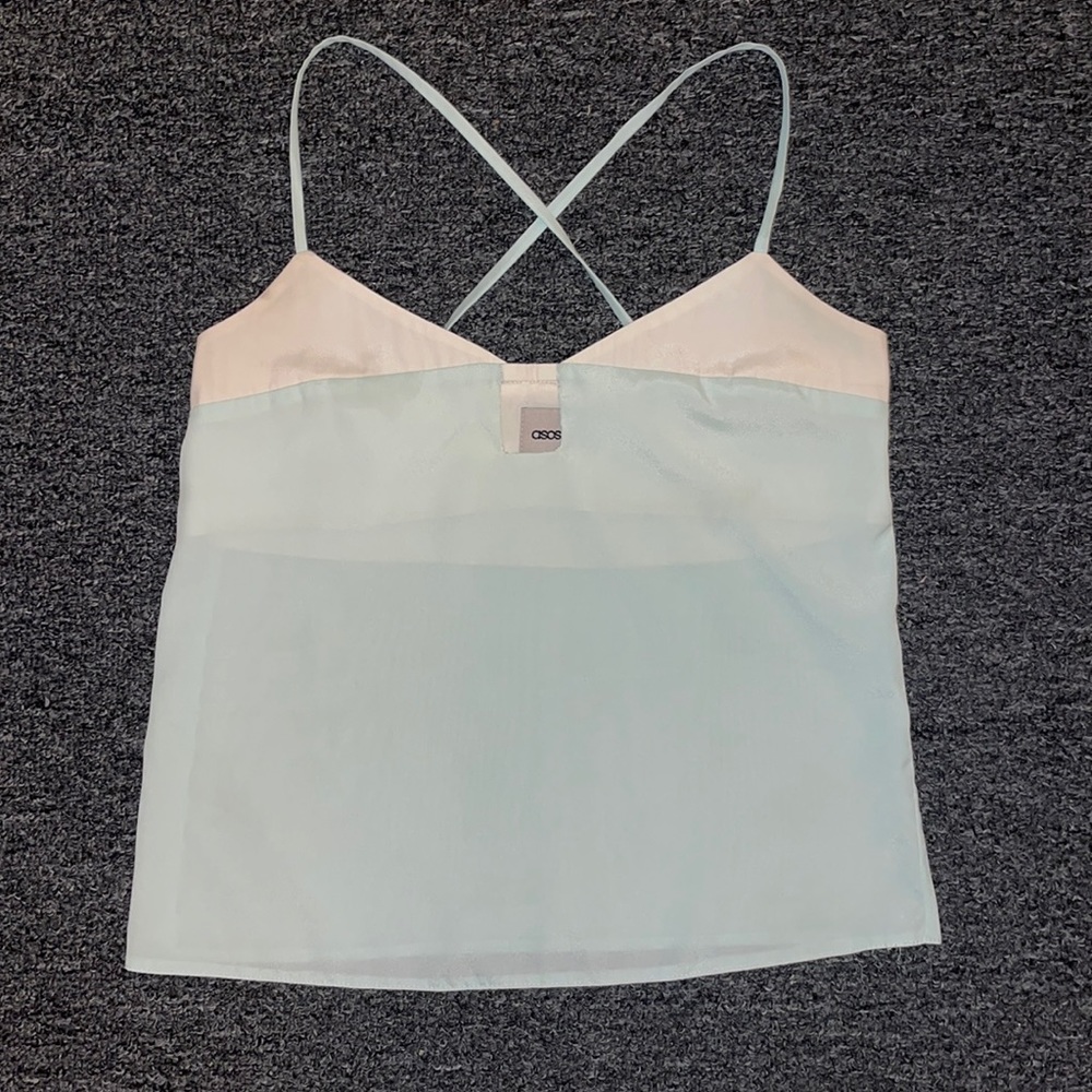 Silky keyhole top